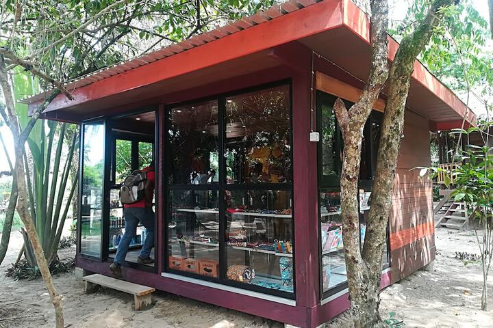 Gift Shop 87 of 131