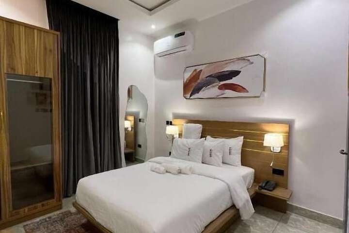 Room 5 of 31