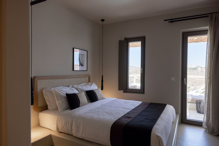 Room 2 of 37