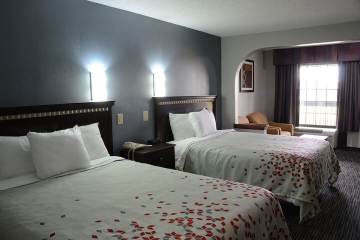 2 Queen Beds (1 of 5)