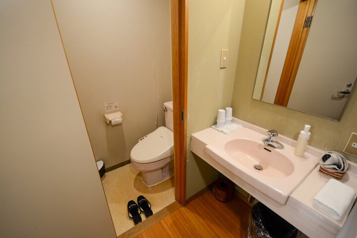 Room 8 of 30