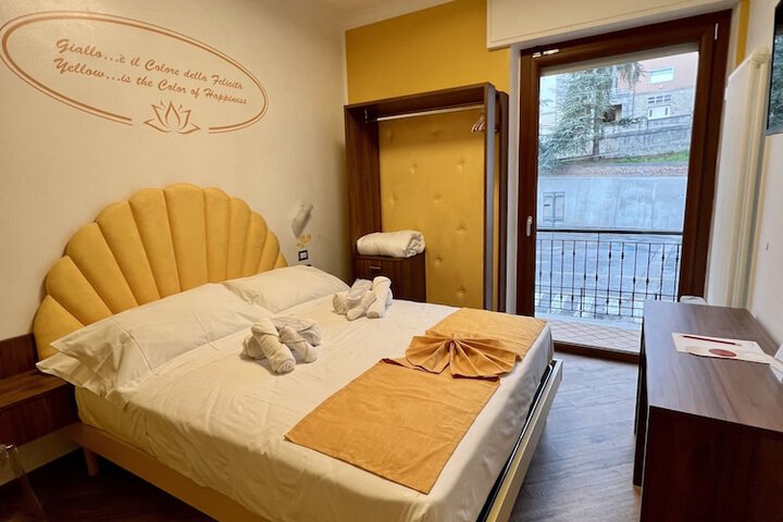 Room 8 of 16