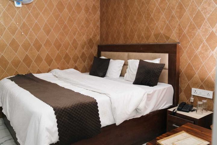 Room 13 of 95