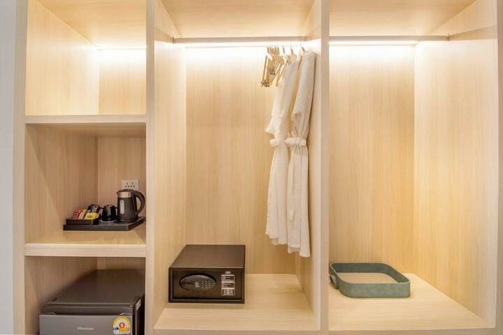 Room 52 of 171