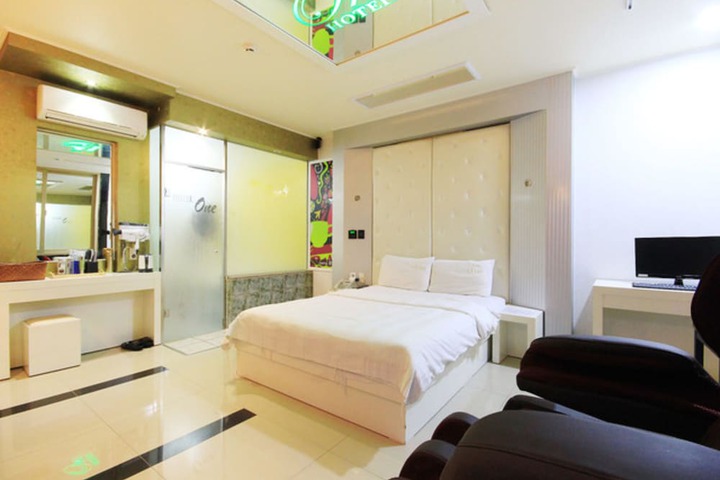 Room 20 of 33