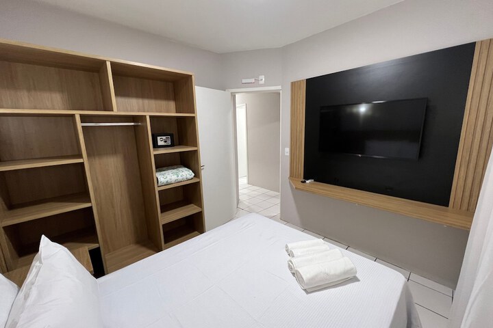 Room 28 of 102