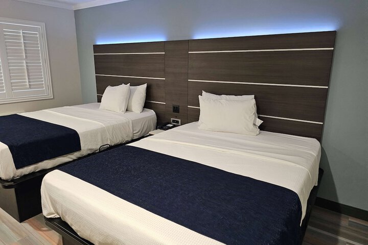 2 Double Beds (5 of 11)