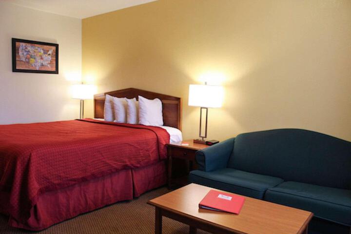 1 King Bed