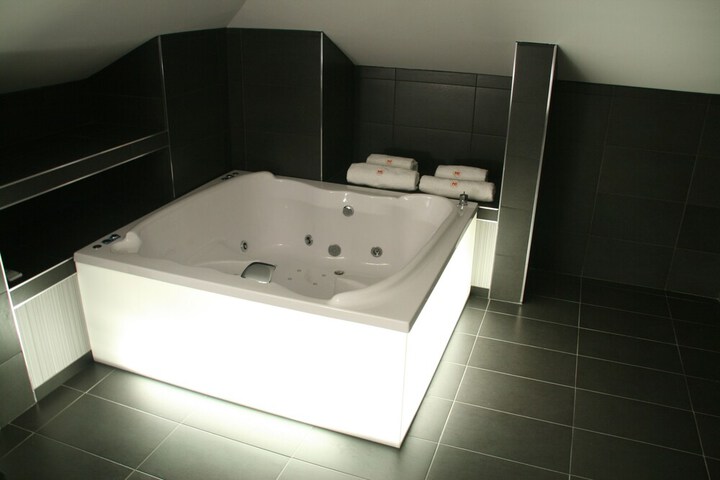Hot Tub 47 of 60