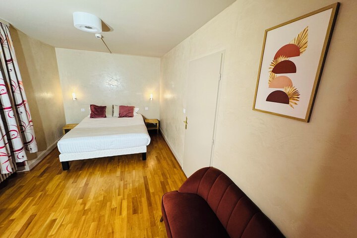Room 2 of 9