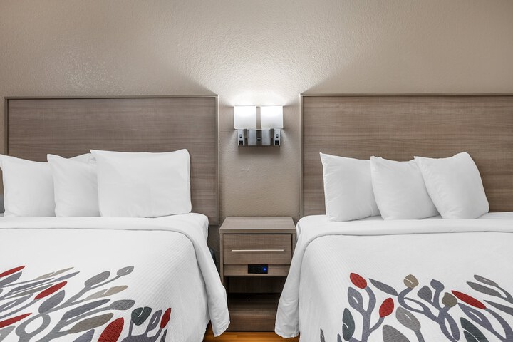 Superior 2 Queen Beds (12 of 14)