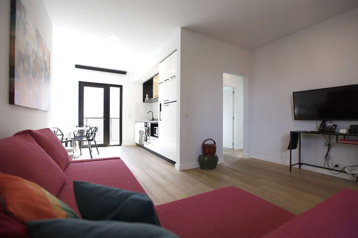 Room 9 of 28