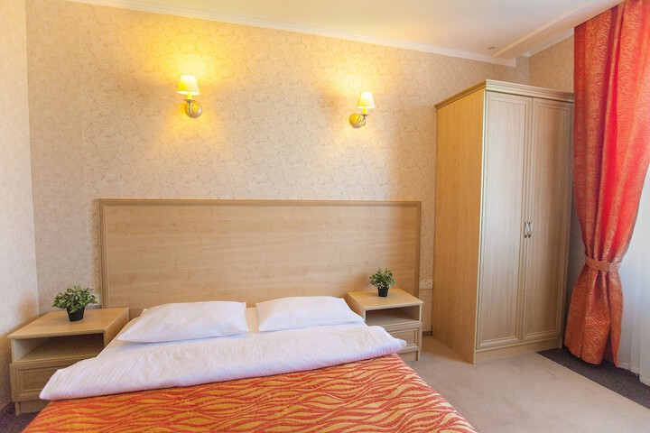 Room 6 of 38