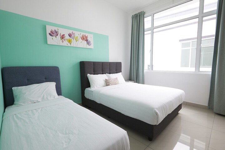 Room 40 of 173