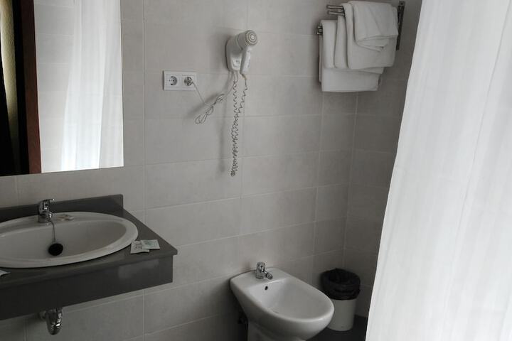Room 12 of 33