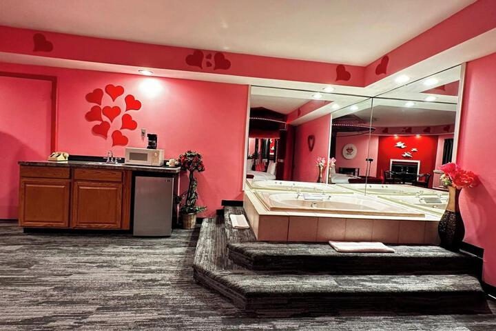 Room 33 of 284