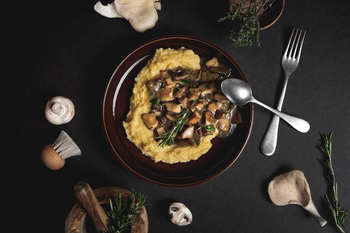 Lounge 28 of 43