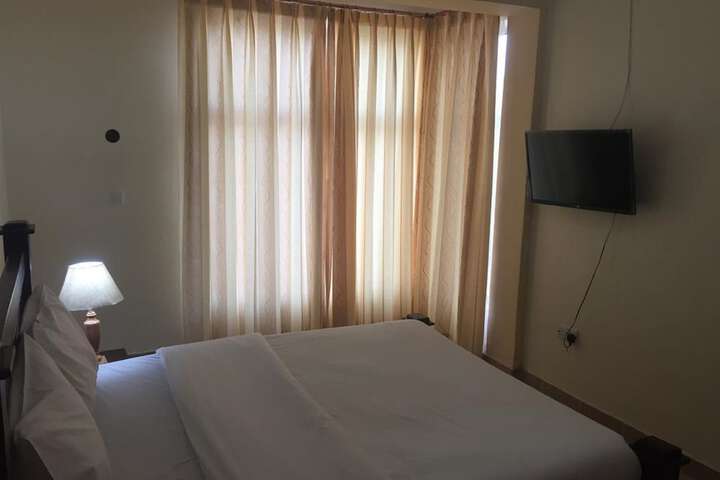 Room 8 of 17