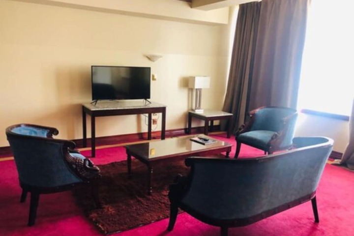 Room 13 of 34
