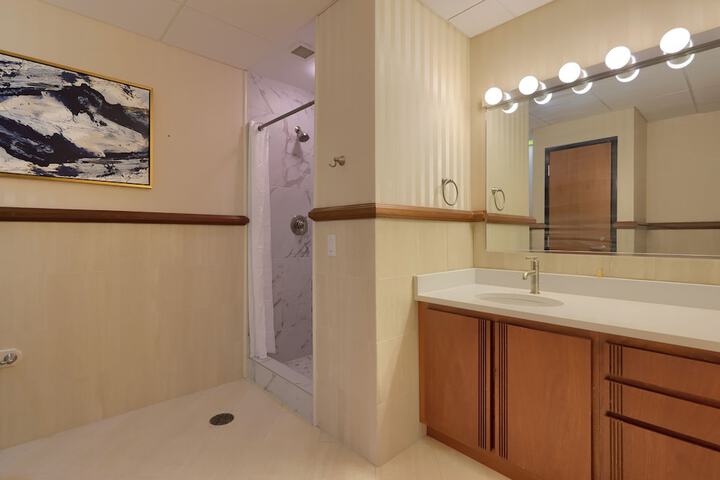 Room 73 of 81
