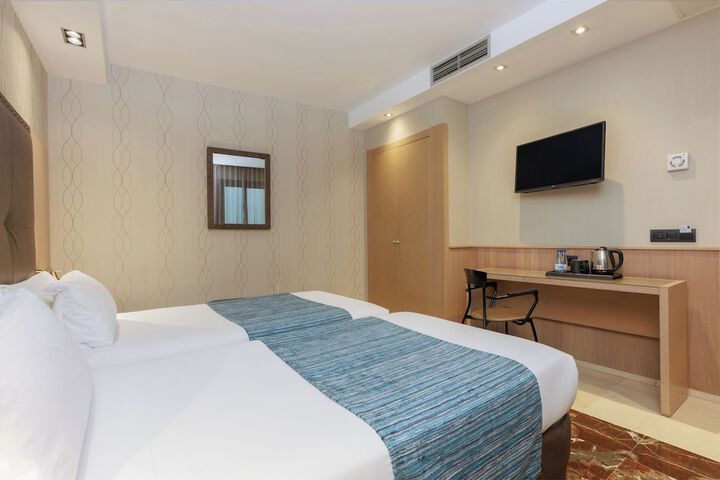 Room 12 of 68