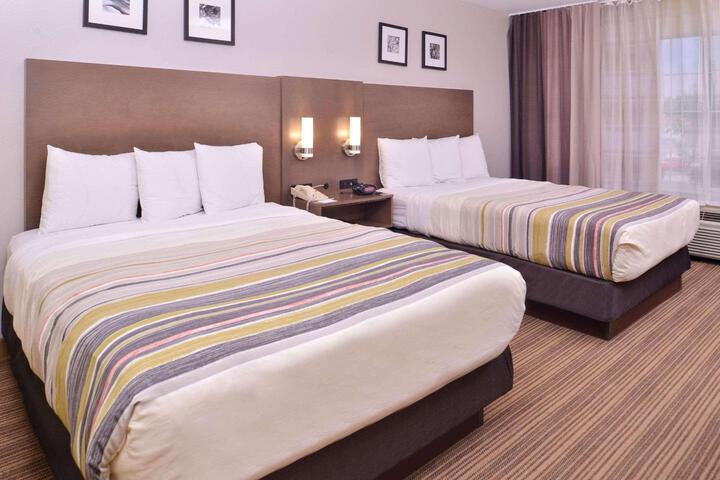 2 Queen Beds (4 of 4)