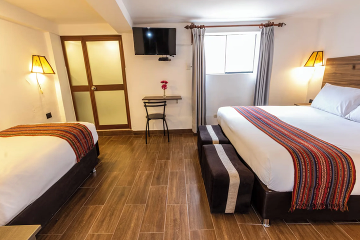 Room 4 of 11