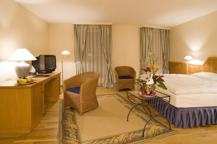 Room 5 of 24