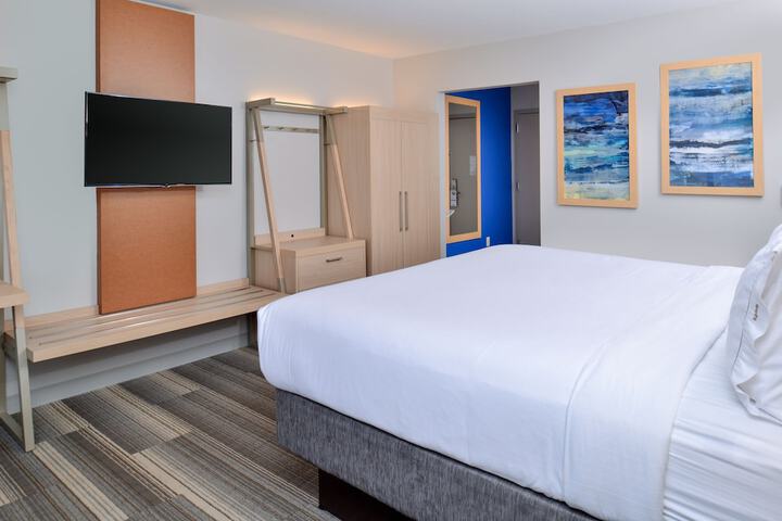 Standard | King Bed (3 of 11)