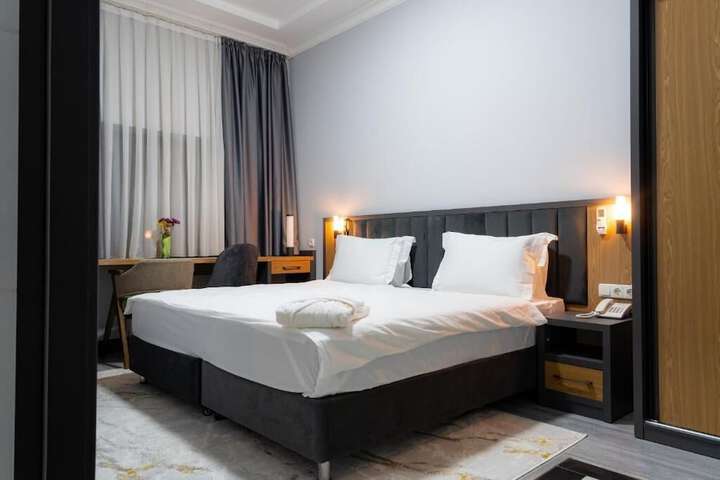Room 10 of 48