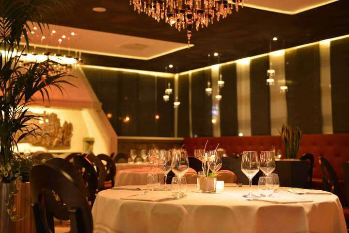 Dining 83 of 100