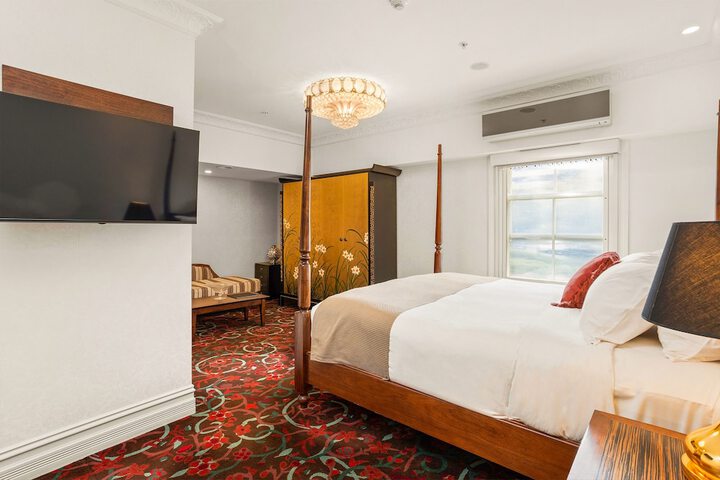Room 4 of 15