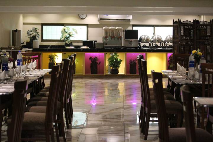 Dining 45 of 53