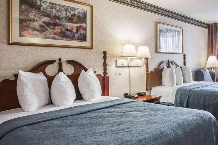 2 Double Beds (11 of 18)