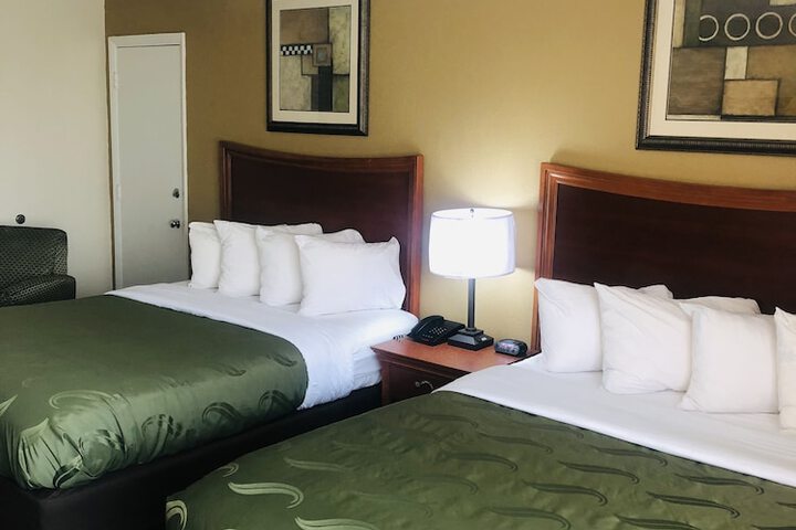 2 Queen Beds (13 of 35)