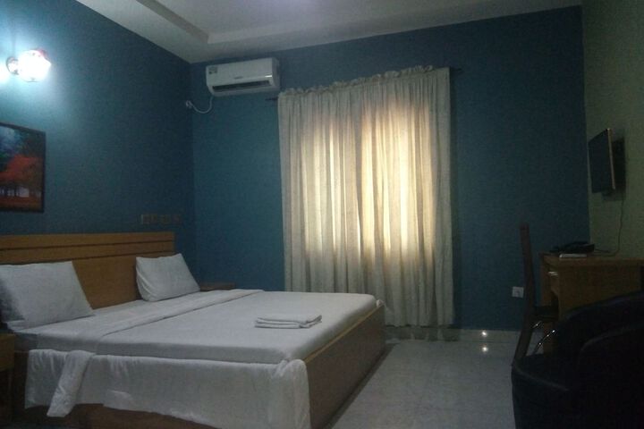 Room 6 of 22