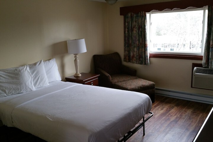 Room 4 of 24