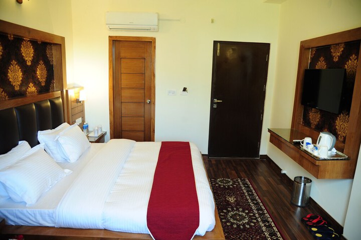 Room 47 of 76