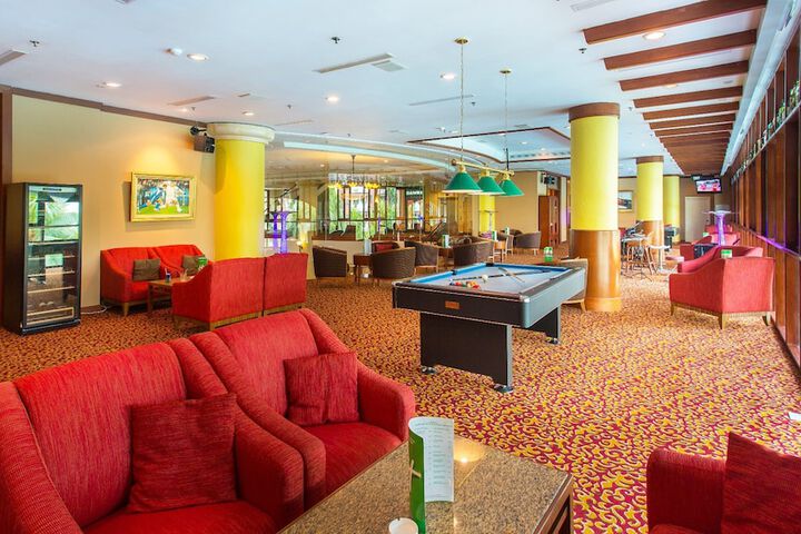 Lounge 99 of 130