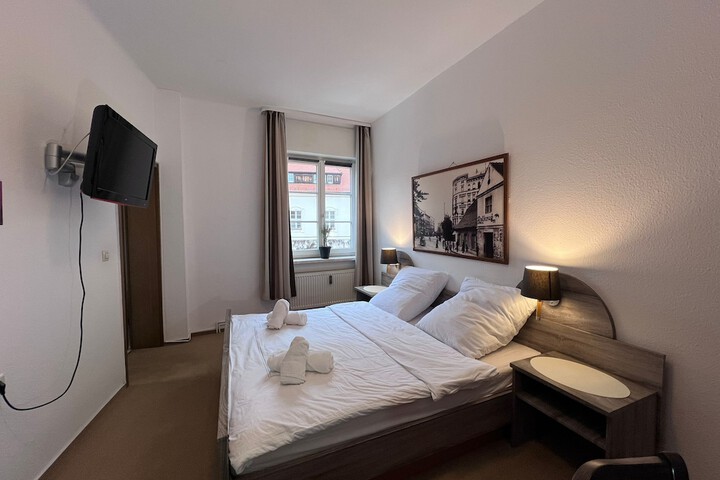 Room 25 of 49