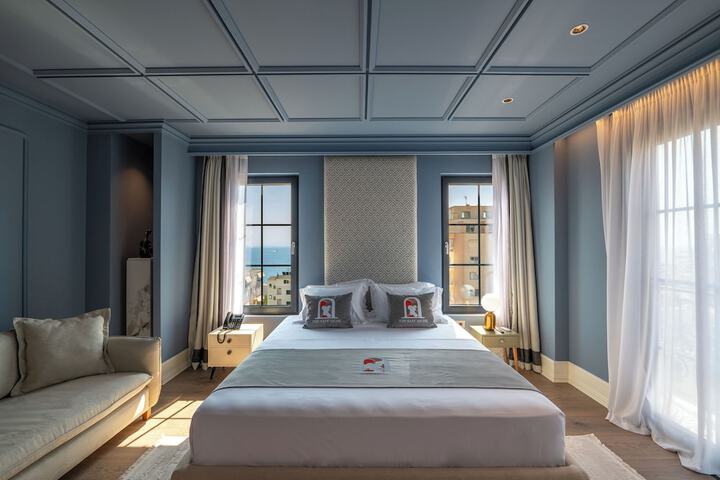 Room 77 of 128