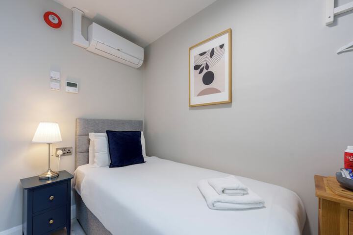 Room 20 of 106