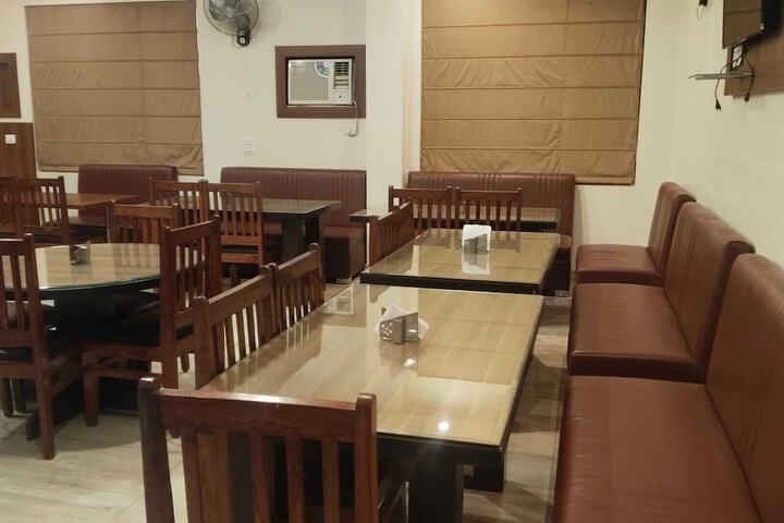 Dining 13 of 15