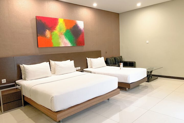 Room 10 of 38