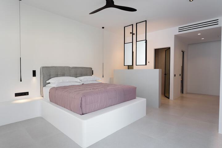 Room 4 of 24