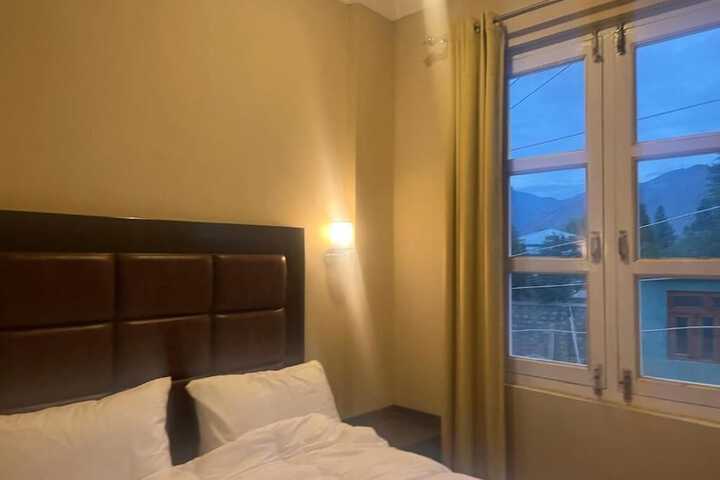 Room 15 of 25