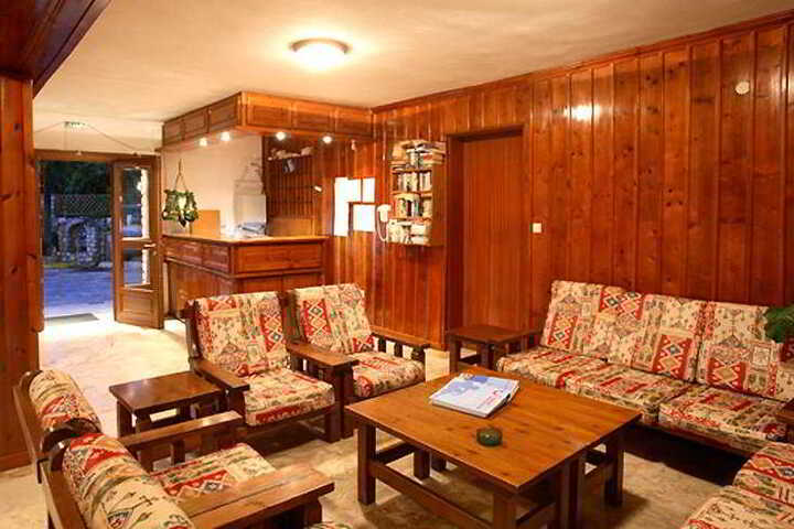 Lounge 20 of 29