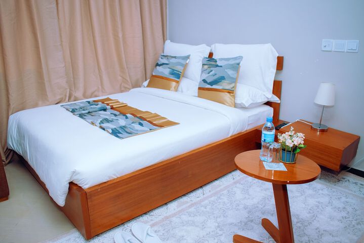 Room 12 of 27