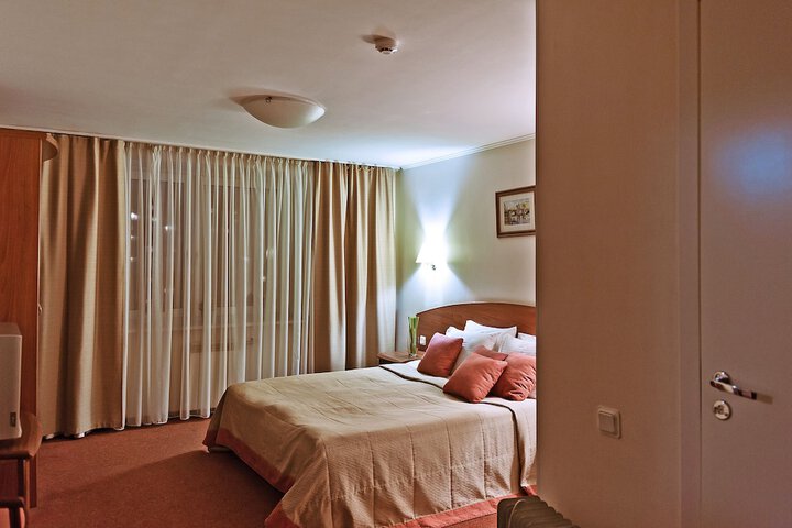 Room 6 of 72