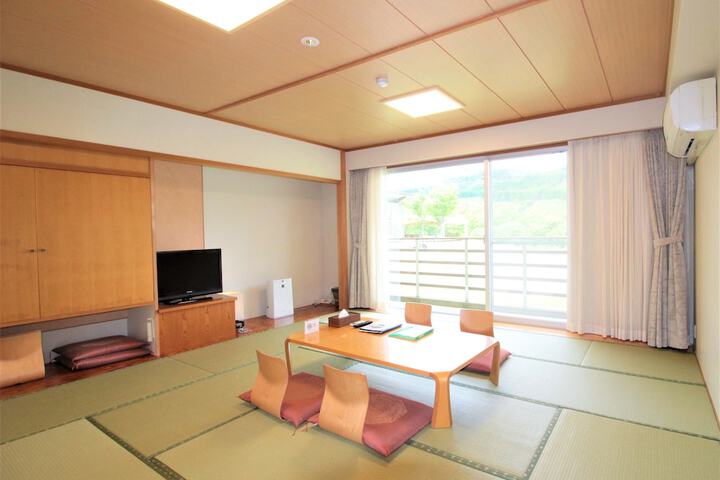 Room 8 of 76